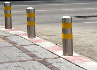 Stâlpi din inox pentru trotuare